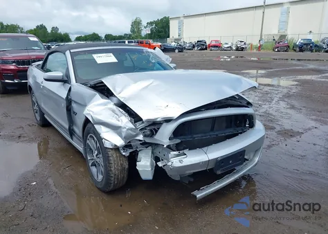 2014 Ford Mustang V6 Premium из США, поврежденный, VIN 1ZVBP8EM5E5260397